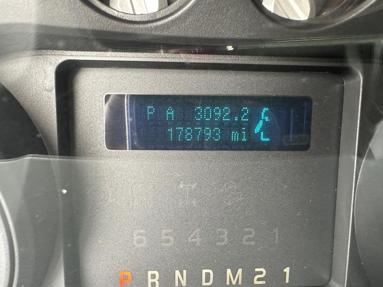 Ford Super Duty F-250 SRW 2WD Reg Cab 137" XL 2012