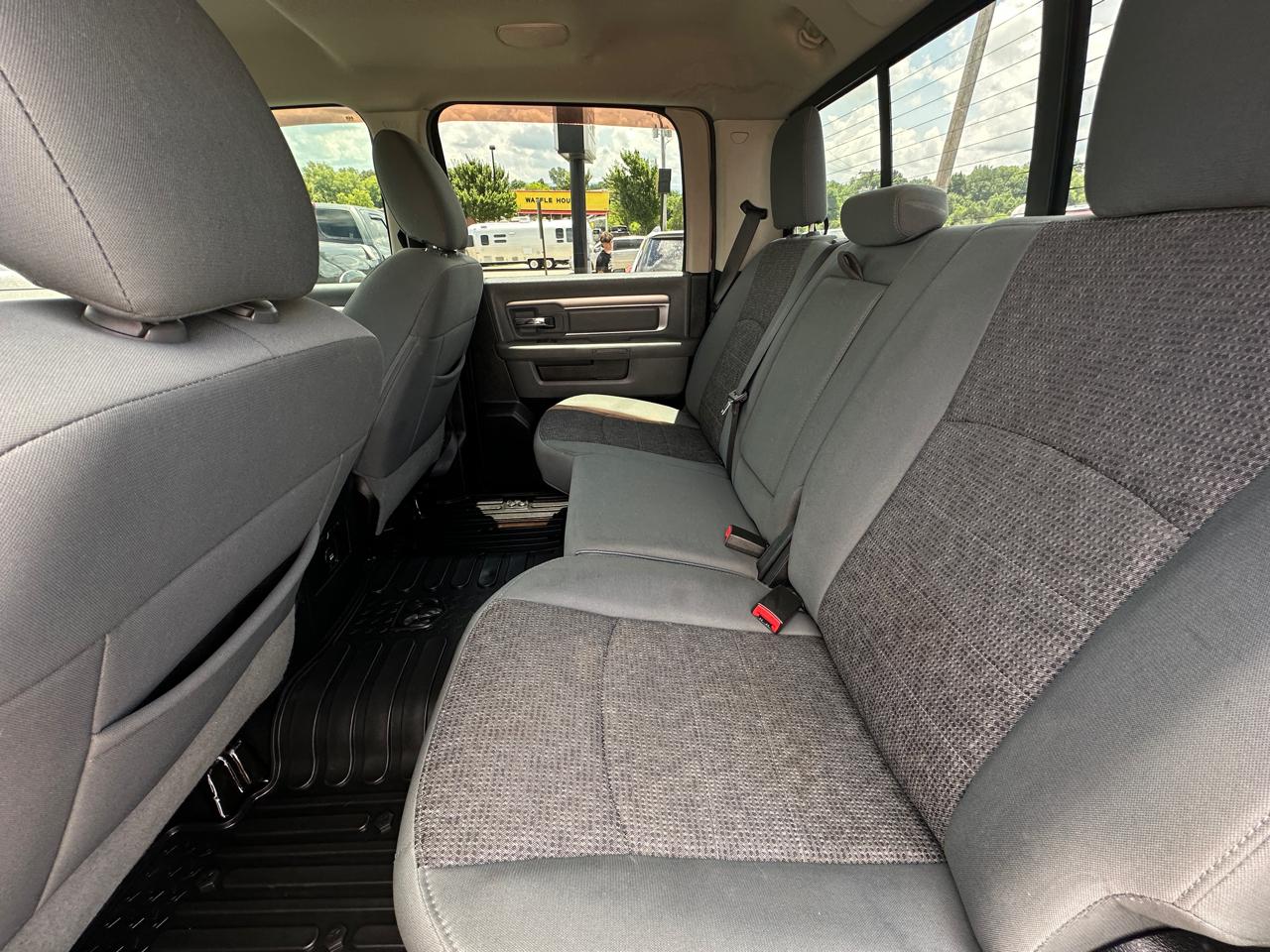 RAM 1500 4WD Crew Cab 140.5" Big Horn 2016