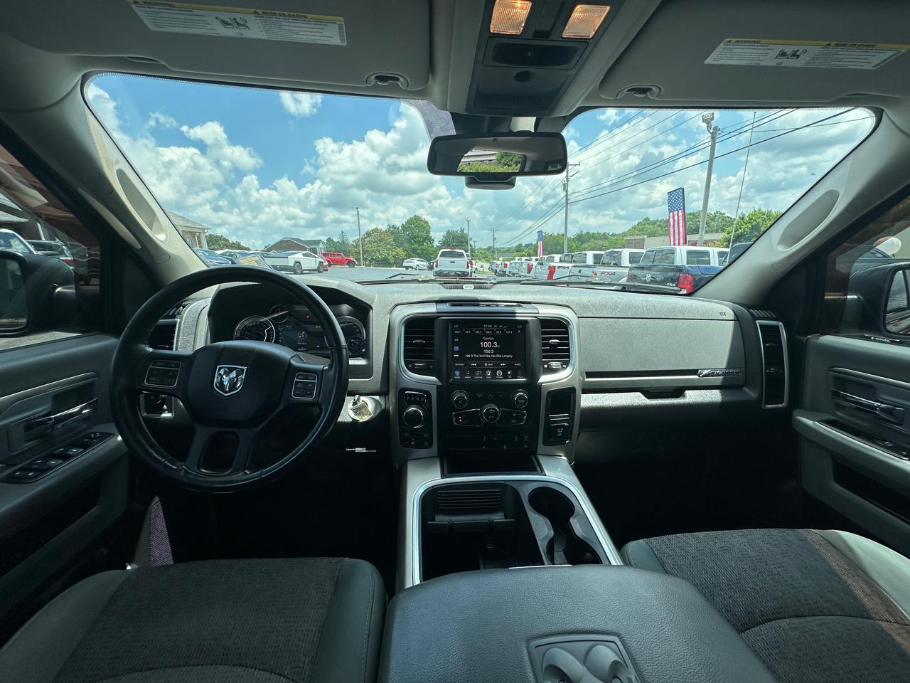RAM 1500 4WD Crew Cab 140.5" Big Horn 2016