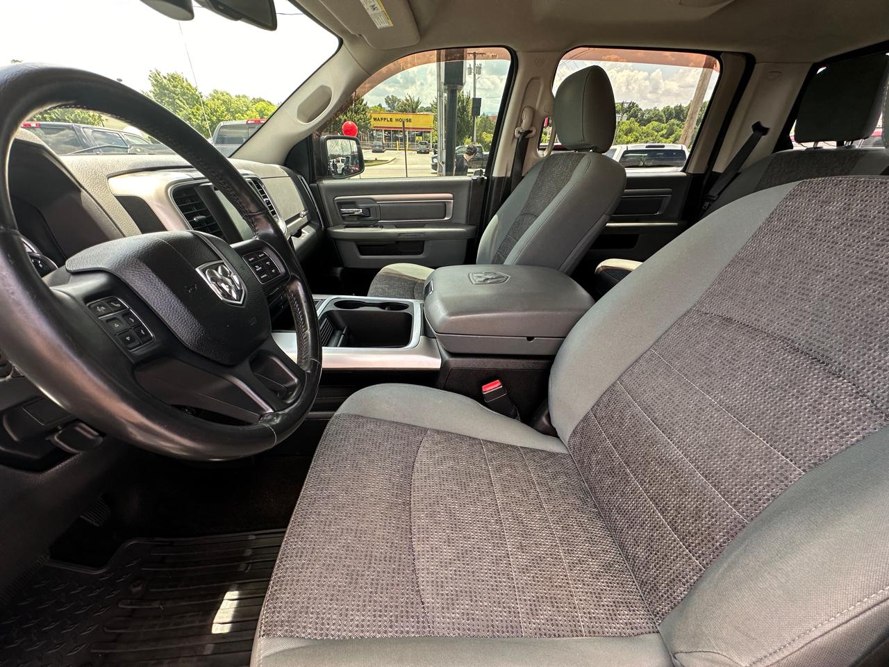 RAM 1500 4WD Crew Cab 140.5" Big Horn 2016