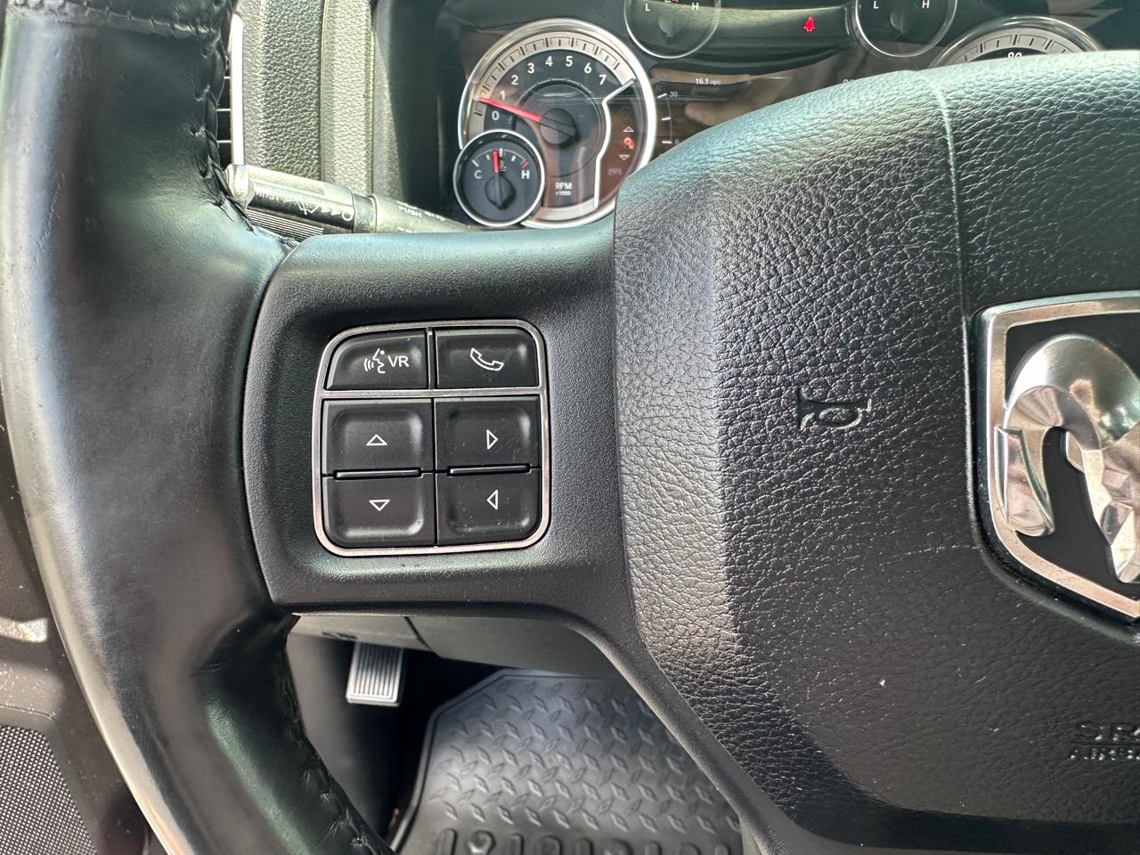 RAM 1500 4WD Crew Cab 140.5" Big Horn 2016