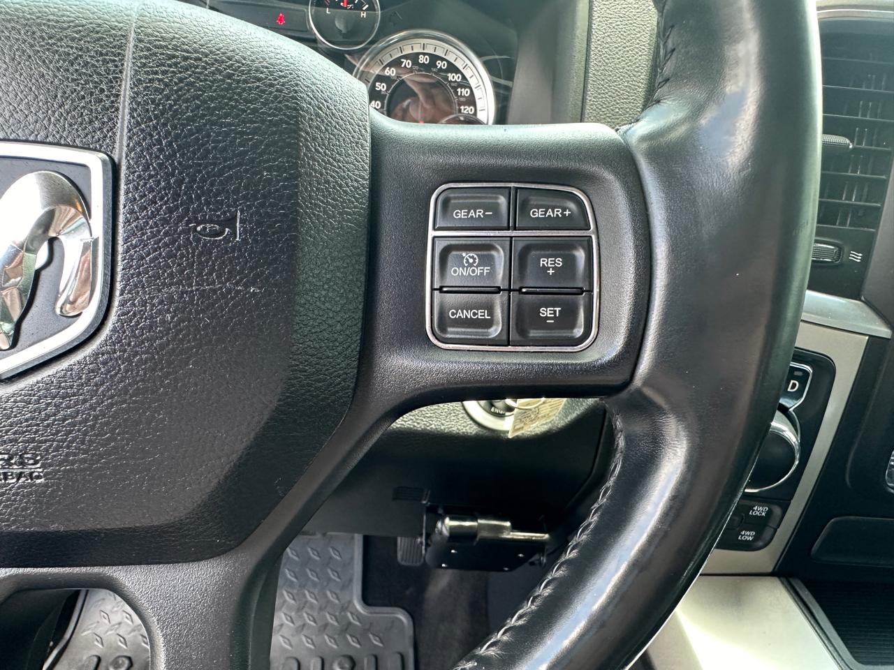 RAM 1500 4WD Crew Cab 140.5" Big Horn 2016
