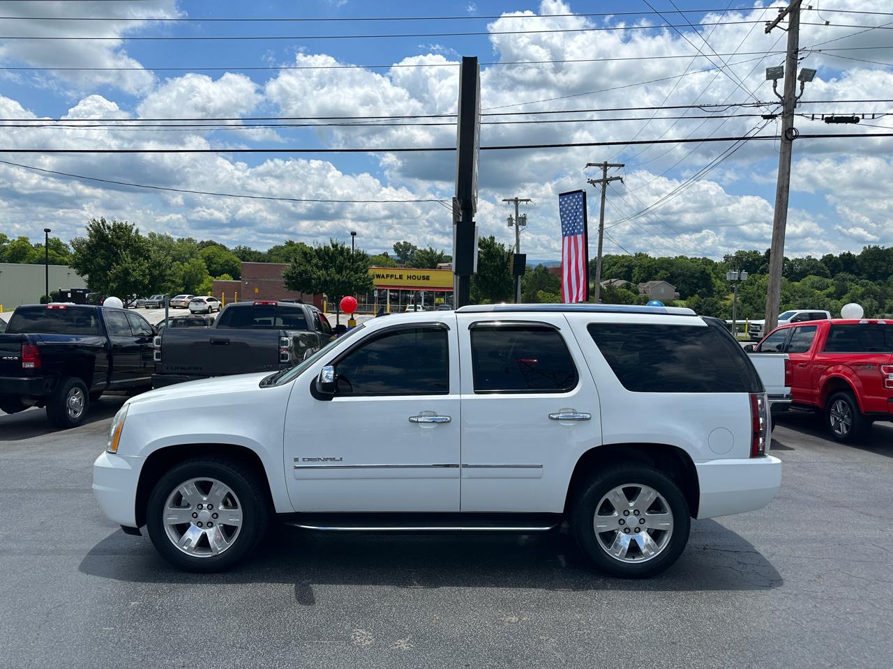 GMC Yukon Denali AWD 4dr 2009