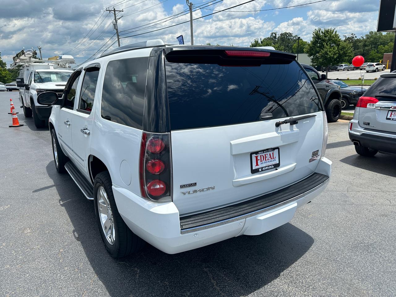 GMC Yukon Denali AWD 4dr 2009