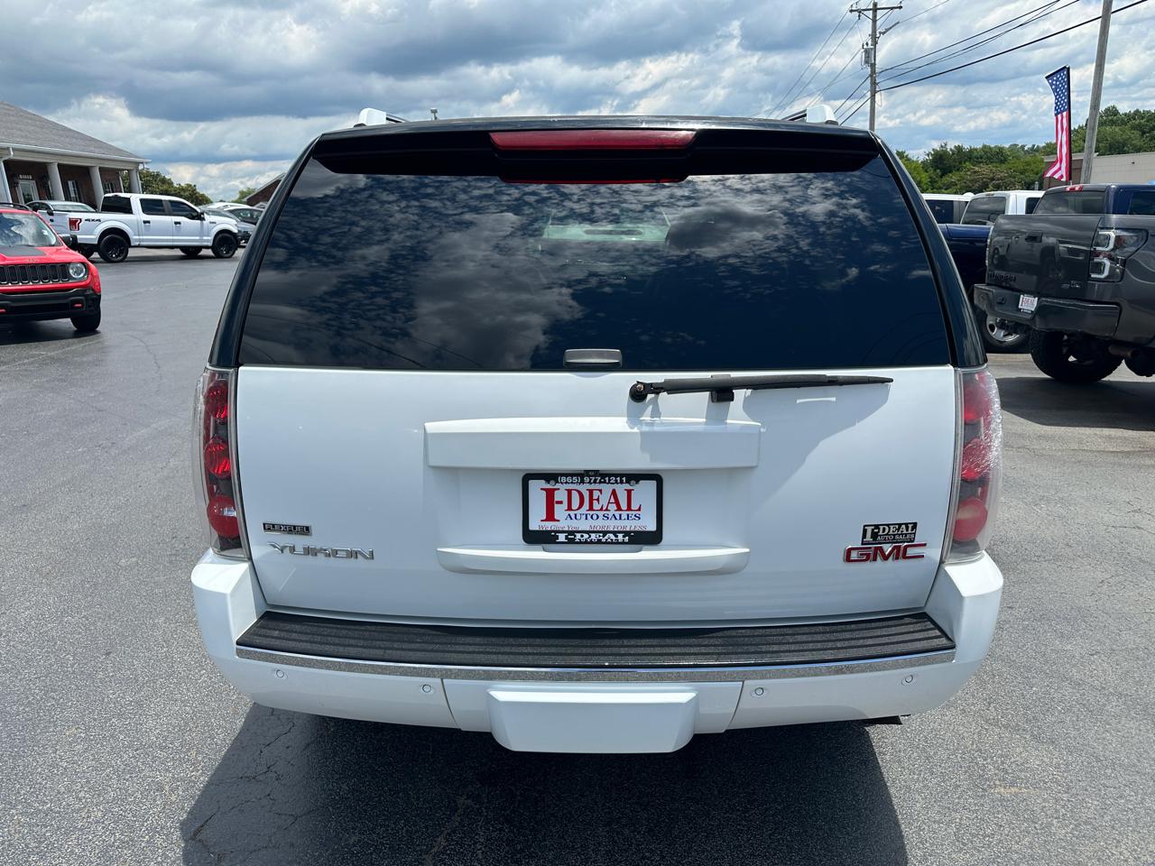 GMC Yukon Denali AWD 4dr 2009