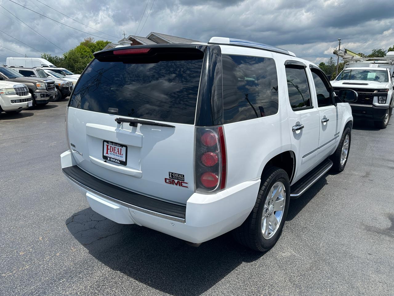 GMC Yukon Denali AWD 4dr 2009