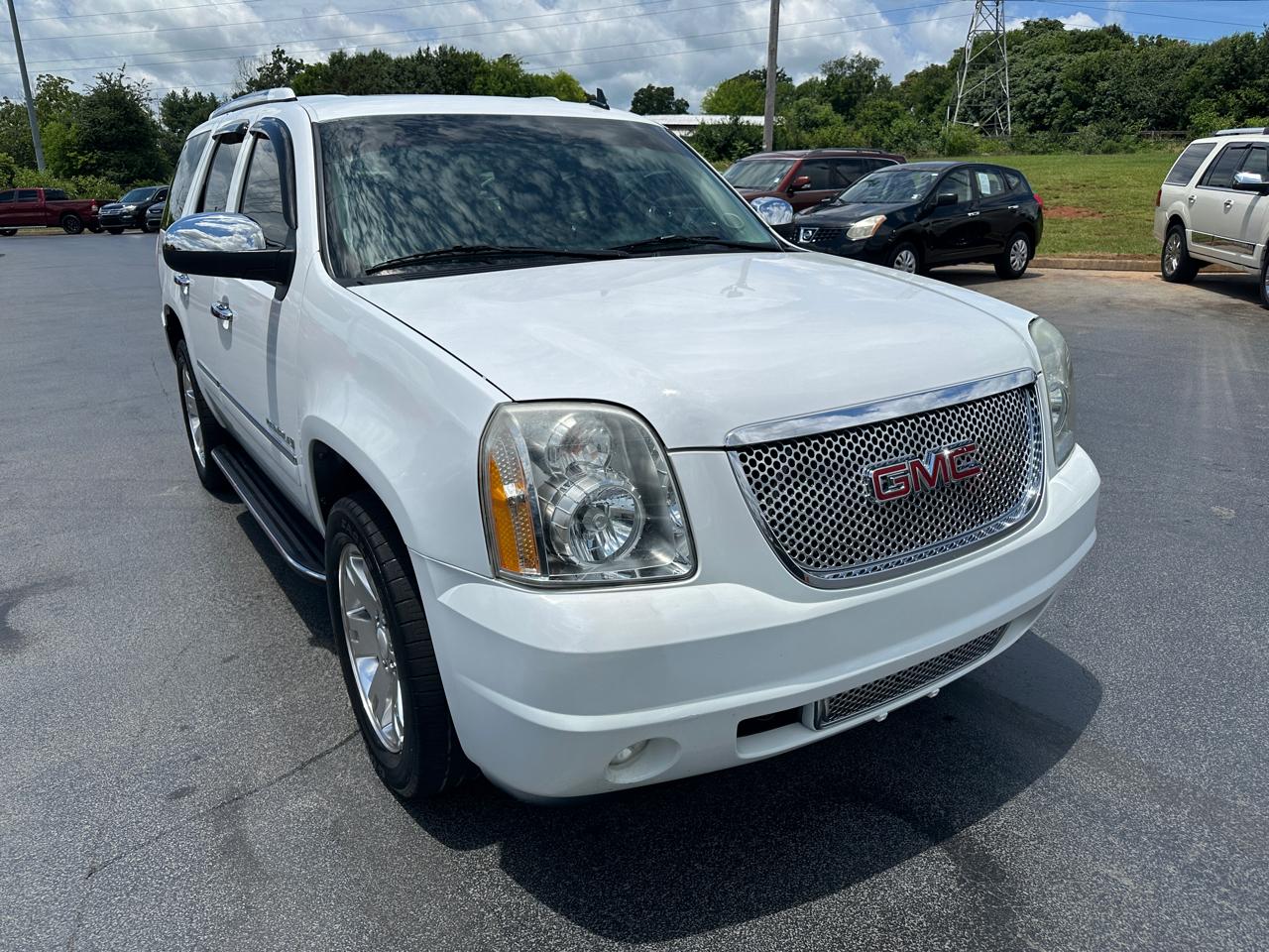 GMC Yukon Denali AWD 4dr 2009