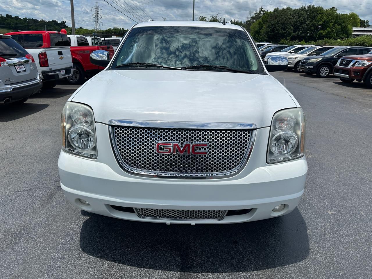 GMC Yukon Denali AWD 4dr 2009