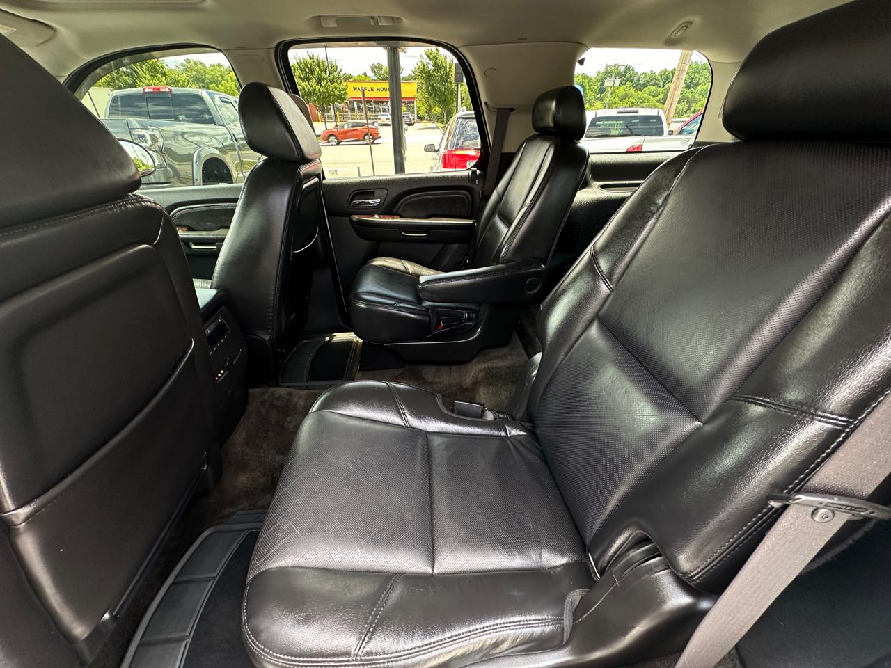 GMC Yukon Denali AWD 4dr 2009