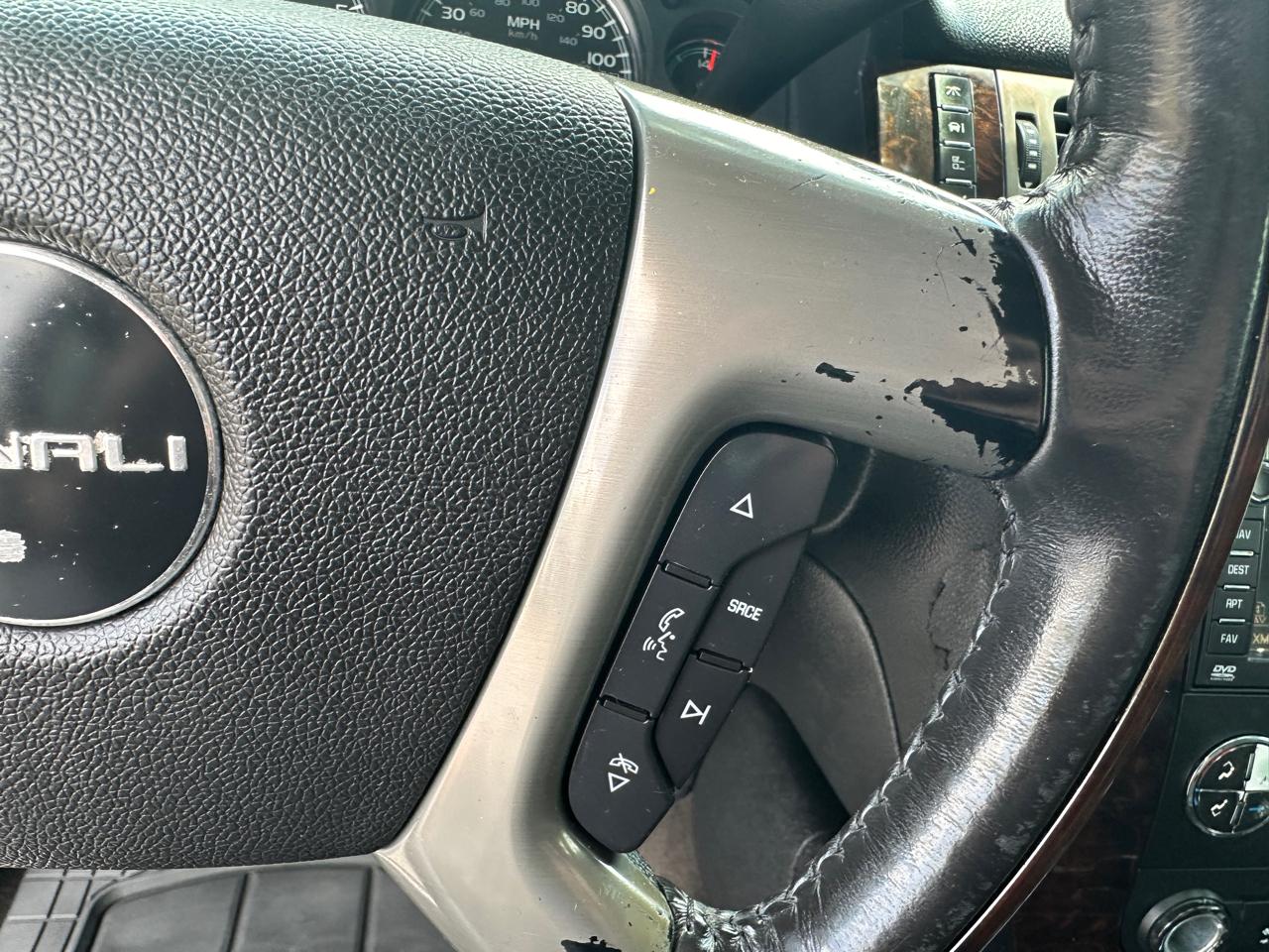 GMC Yukon Denali AWD 4dr 2009