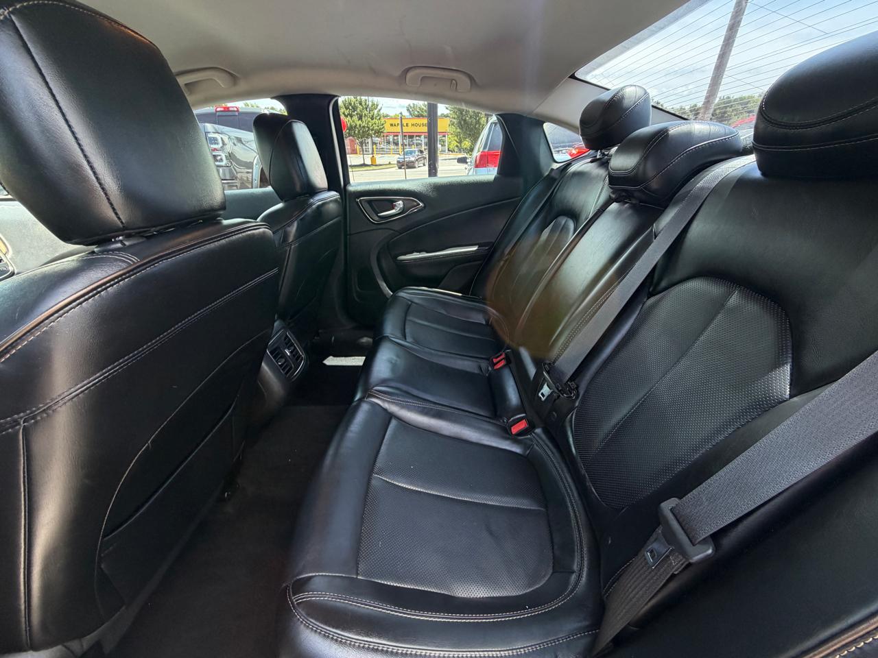 Chrysler 200 4dr Sdn C AWD 2015