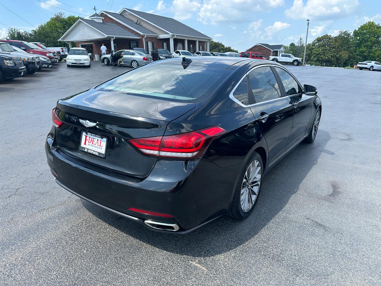 Hyundai Genesis 4dr Sdn V6 3.8L RWD 2015