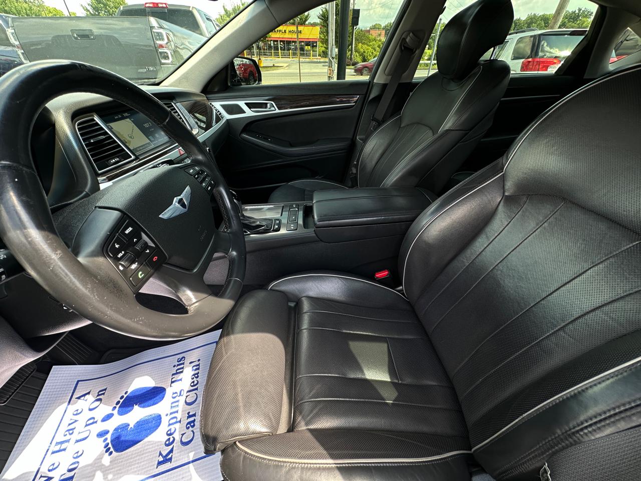 Hyundai Genesis 4dr Sdn V6 3.8L RWD 2015