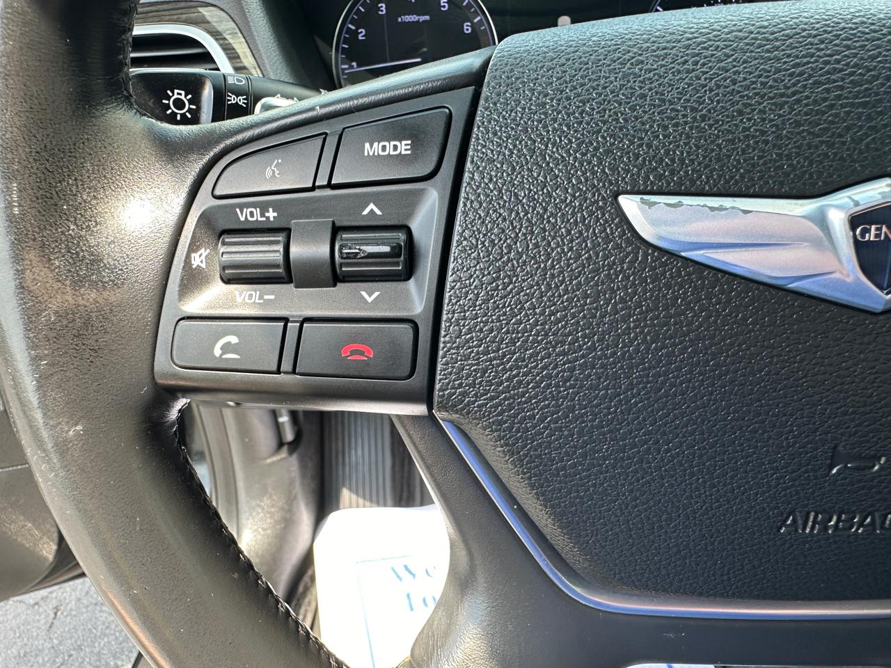 Hyundai Genesis 4dr Sdn V6 3.8L RWD 2015
