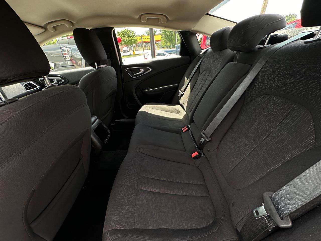 Chrysler 200 4dr Sdn Limited FWD 2015