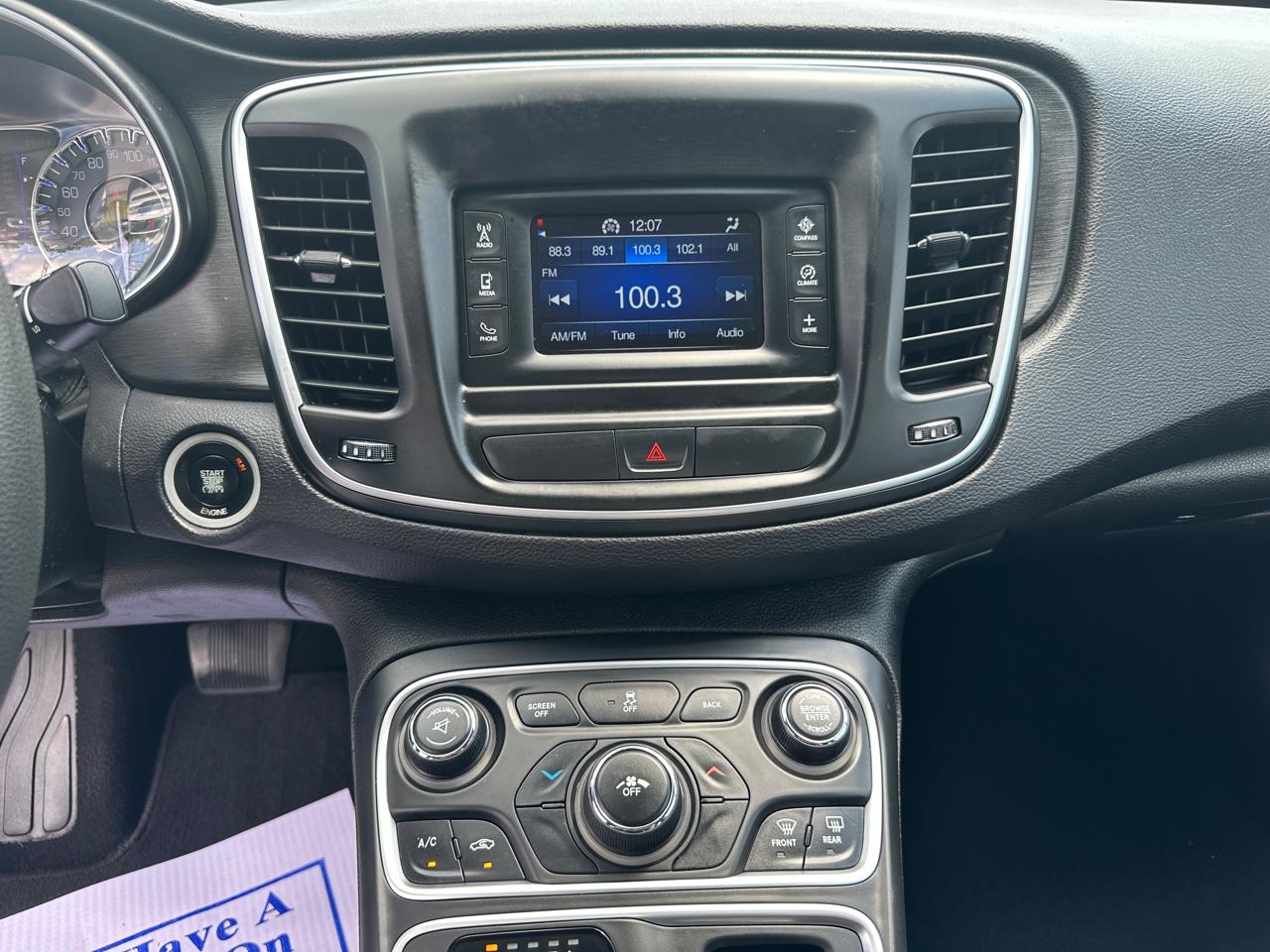 Chrysler 200 4dr Sdn Limited FWD 2015