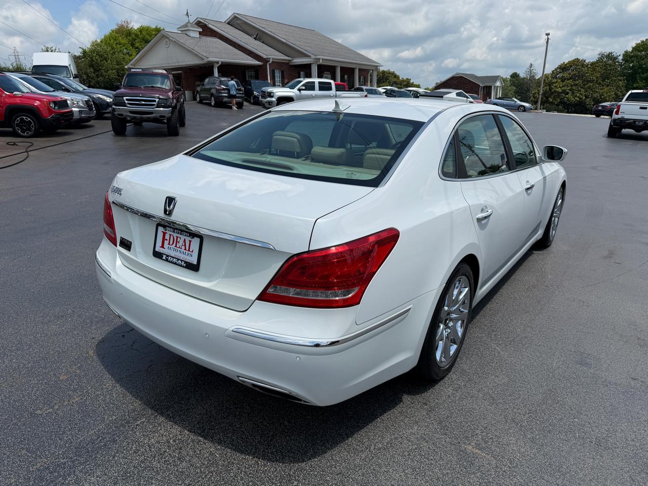 Hyundai Equus 4dr Sdn Signature 2012