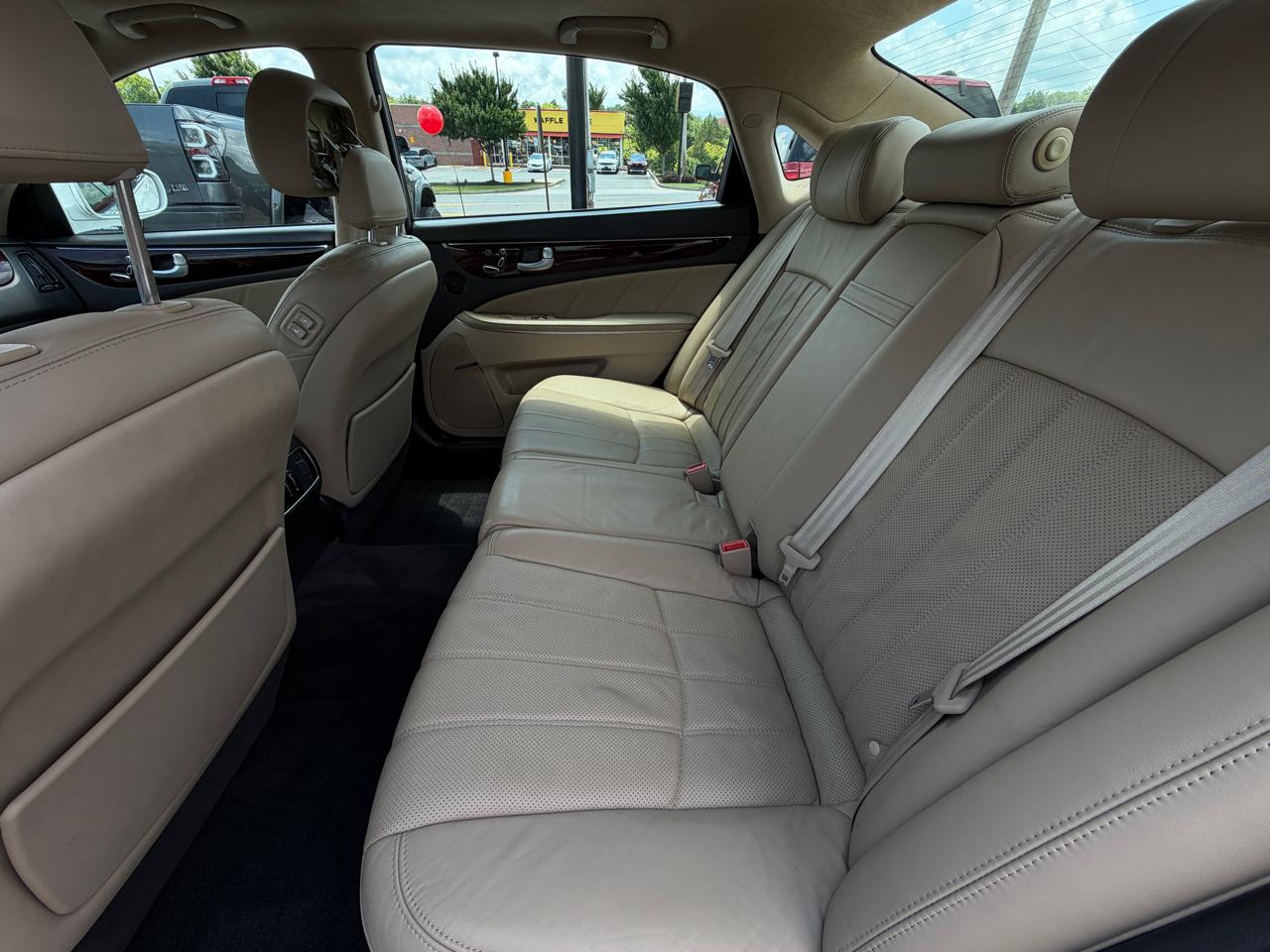 Hyundai Equus 4dr Sdn Signature 2012