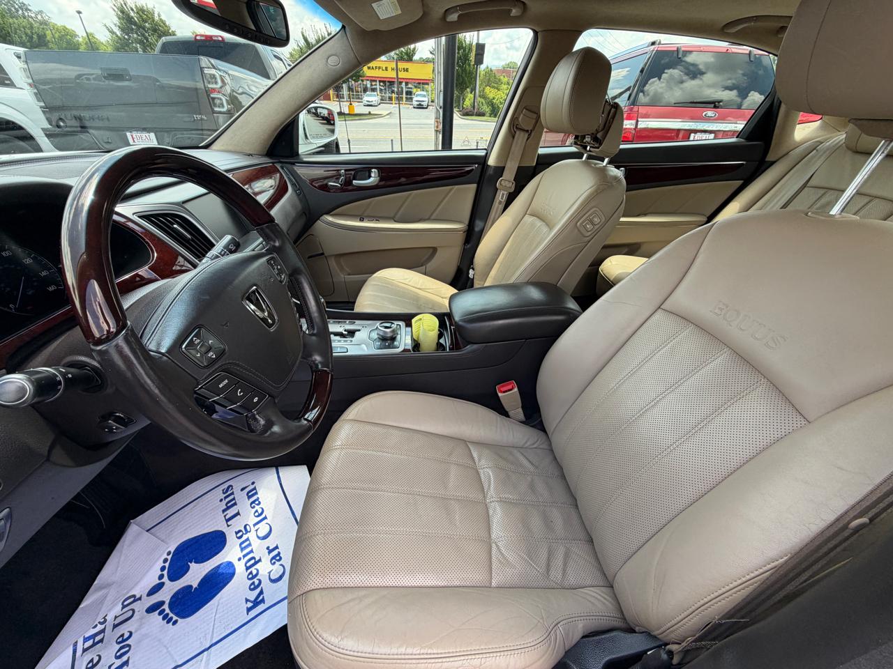 Hyundai Equus 4dr Sdn Signature 2012