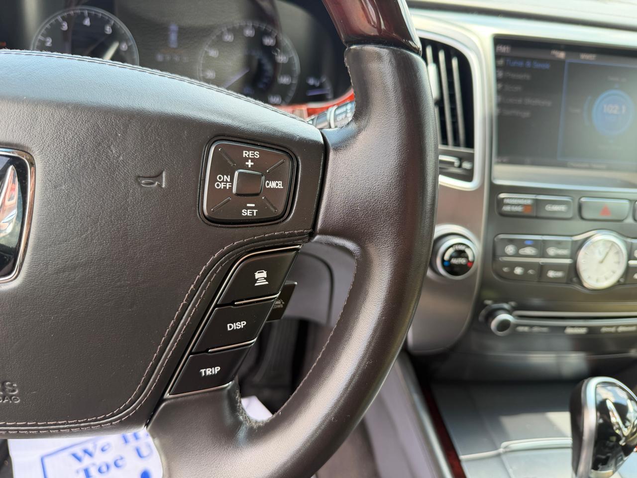 Hyundai Equus 4dr Sdn Signature 2012
