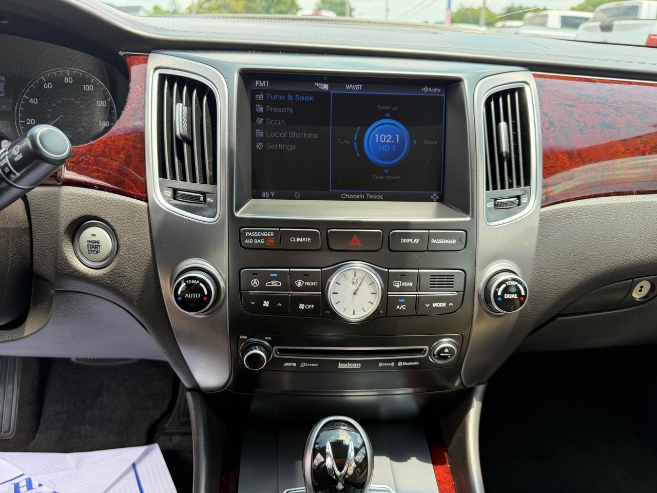 Hyundai Equus 4dr Sdn Signature 2012
