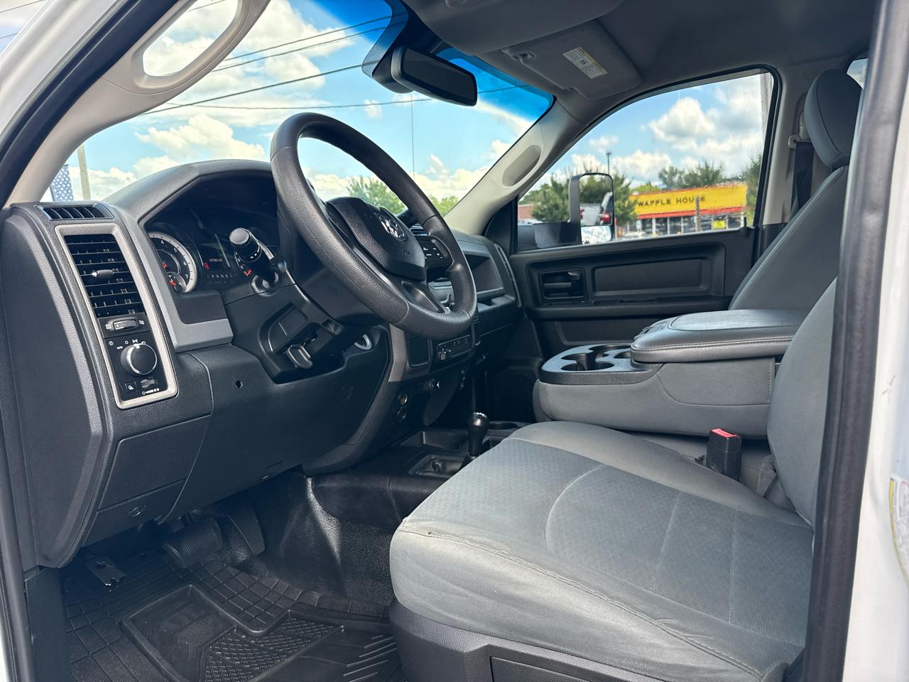 RAM 2500 Tradesman 4x4 Crew Cab 8' Box 2018