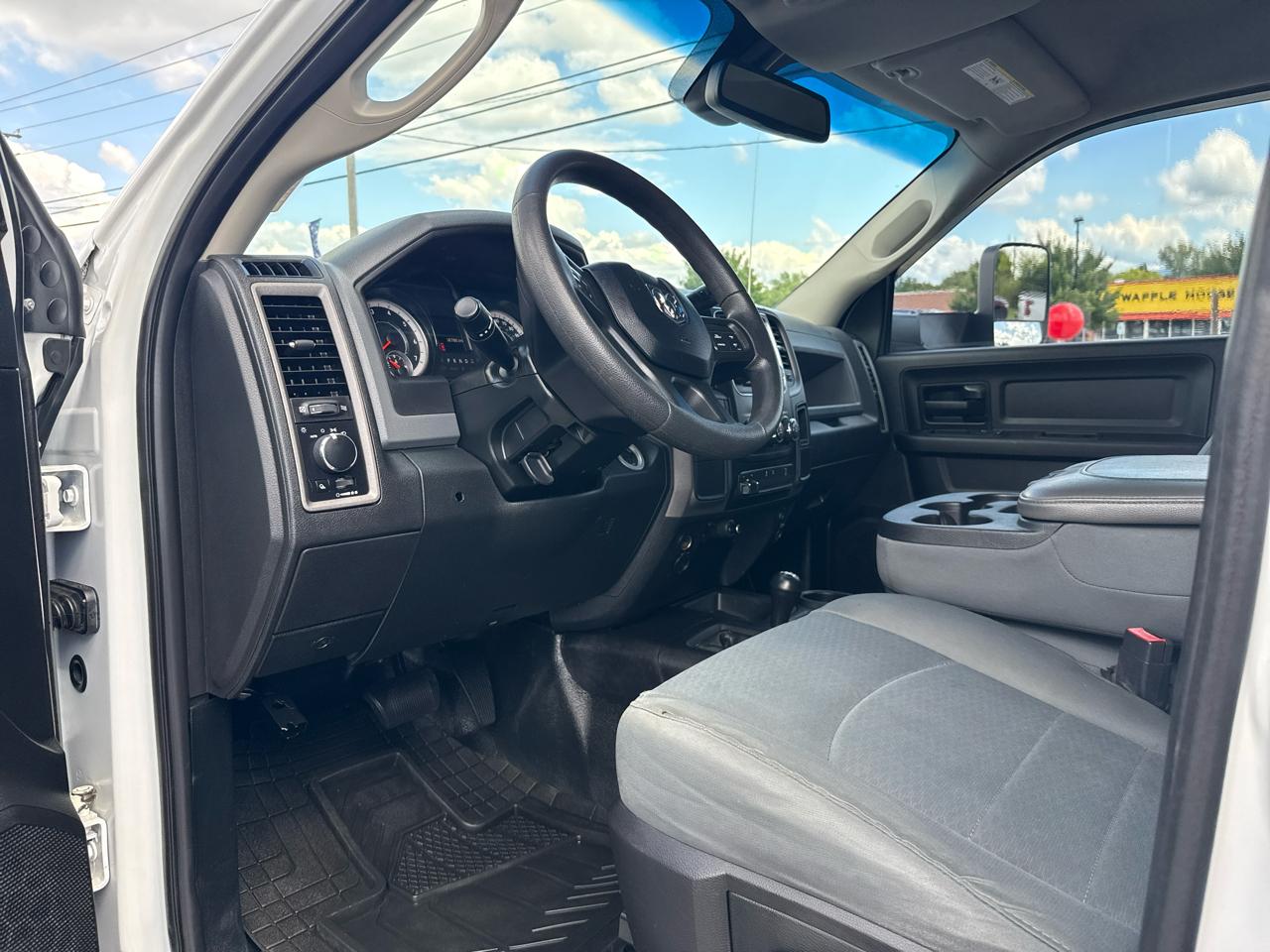RAM 2500 Tradesman 4x4 Crew Cab 8' Box 2018