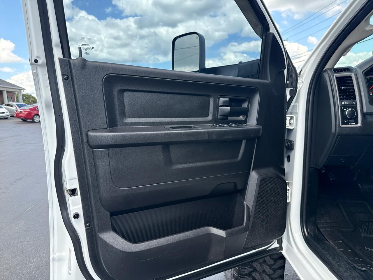 RAM 2500 Tradesman 4x4 Crew Cab 8' Box 2018