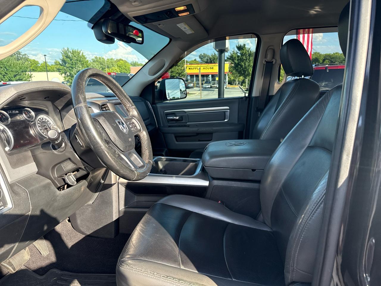 RAM 1500 4WD Quad Cab 140.5" Big Horn 2015