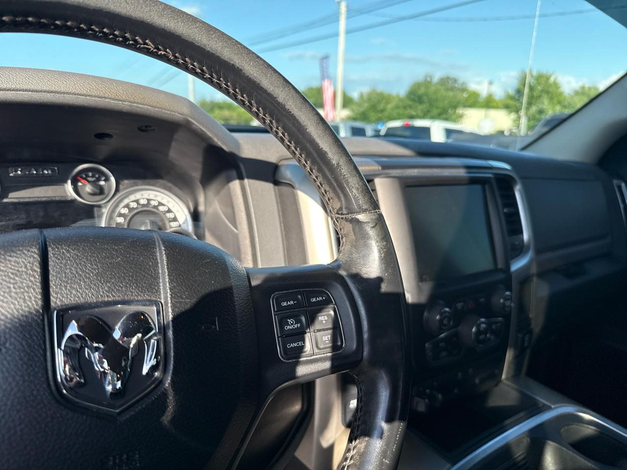 RAM 1500 4WD Quad Cab 140.5" Big Horn 2015