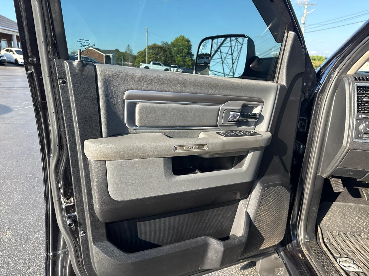 RAM 1500 4WD Quad Cab 140.5" Big Horn 2015