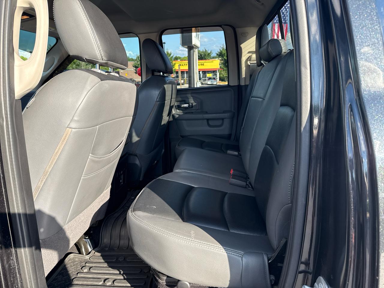 RAM 1500 4WD Quad Cab 140.5" Big Horn 2015