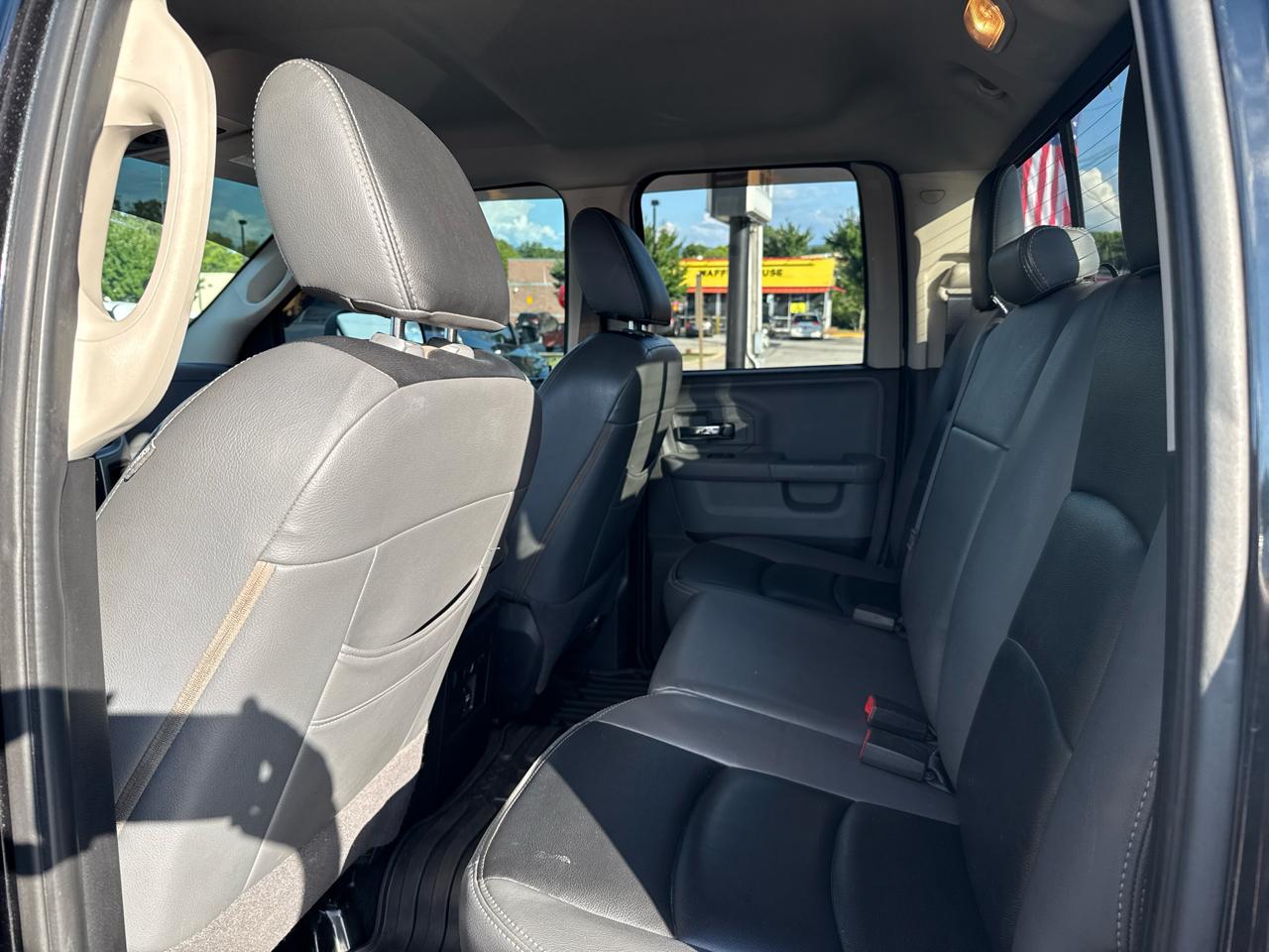 RAM 1500 4WD Quad Cab 140.5" Big Horn 2015