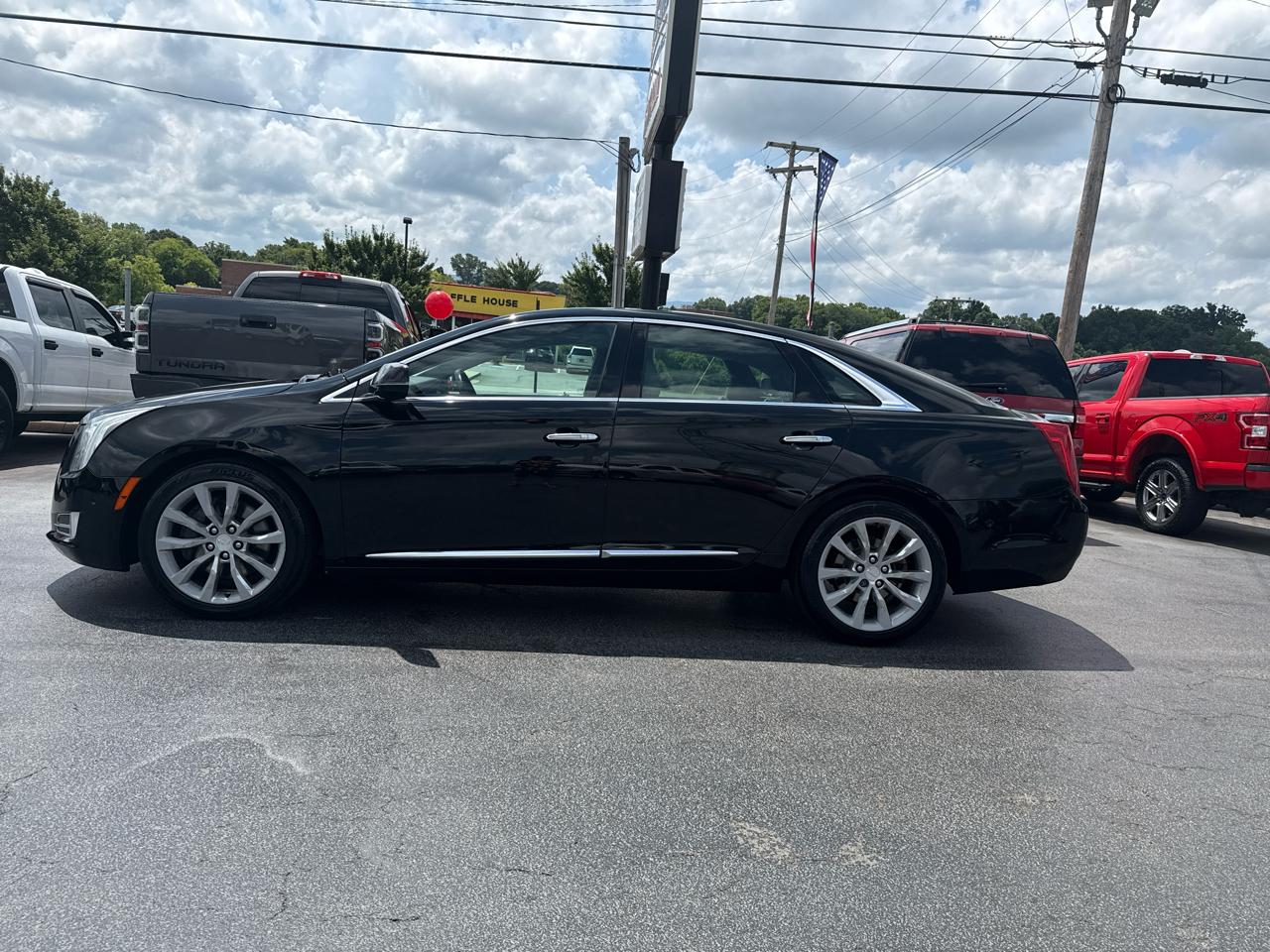 Cadillac XTS 4dr Sdn Luxury FWD 2017