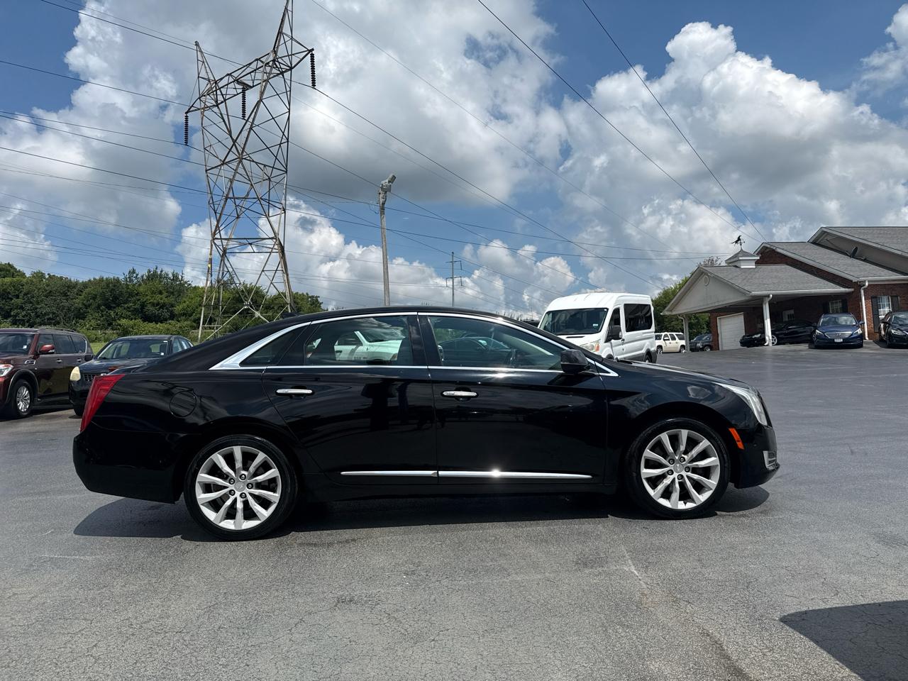 Cadillac XTS 4dr Sdn Luxury FWD 2017