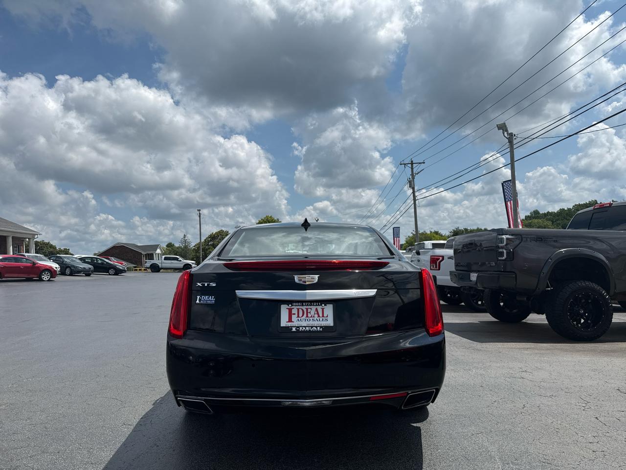 Cadillac XTS 4dr Sdn Luxury FWD 2017