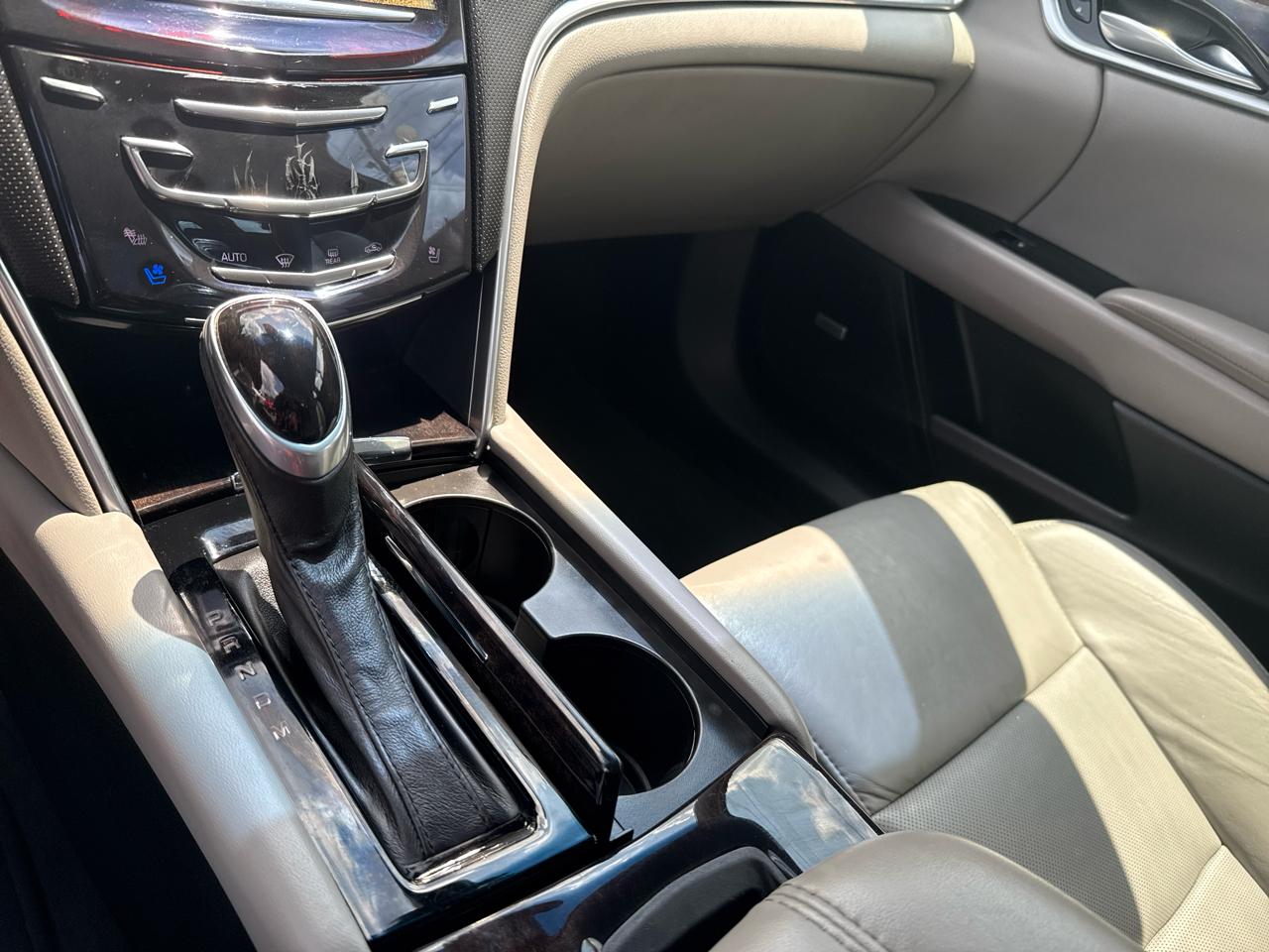 Cadillac XTS 4dr Sdn Luxury FWD 2017