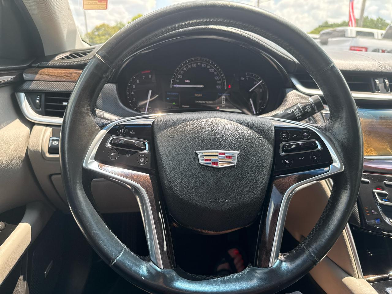 Cadillac XTS 4dr Sdn Luxury FWD 2017