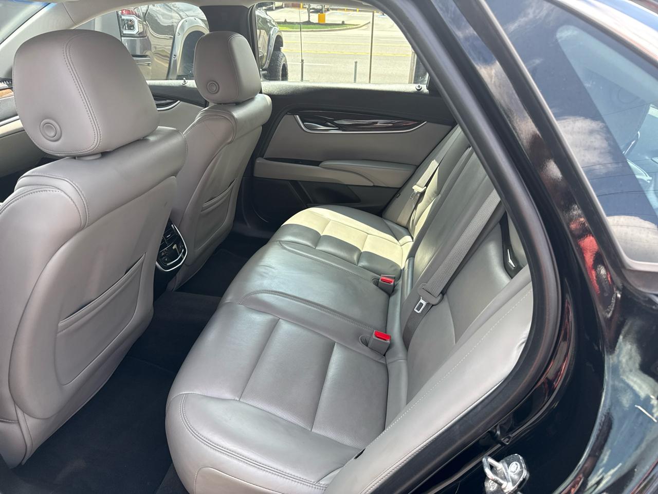Cadillac XTS 4dr Sdn Luxury FWD 2017