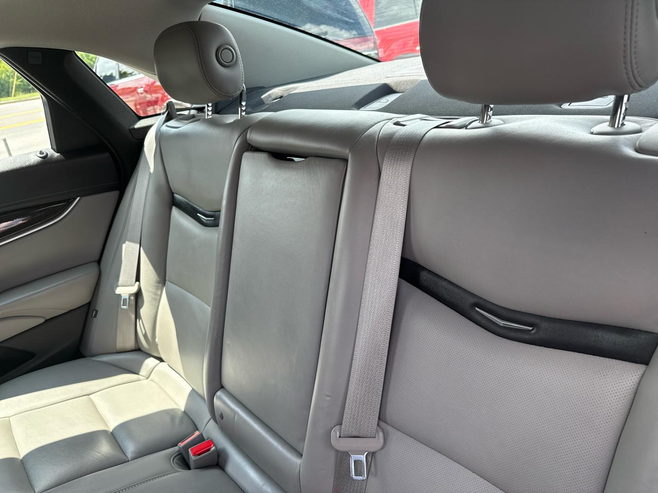 Cadillac XTS 4dr Sdn Luxury FWD 2017