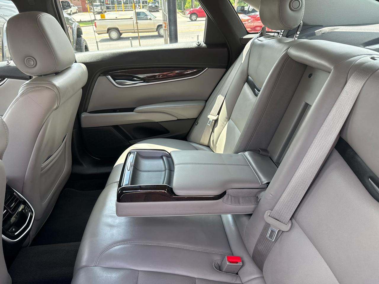 Cadillac XTS 4dr Sdn Luxury FWD 2017