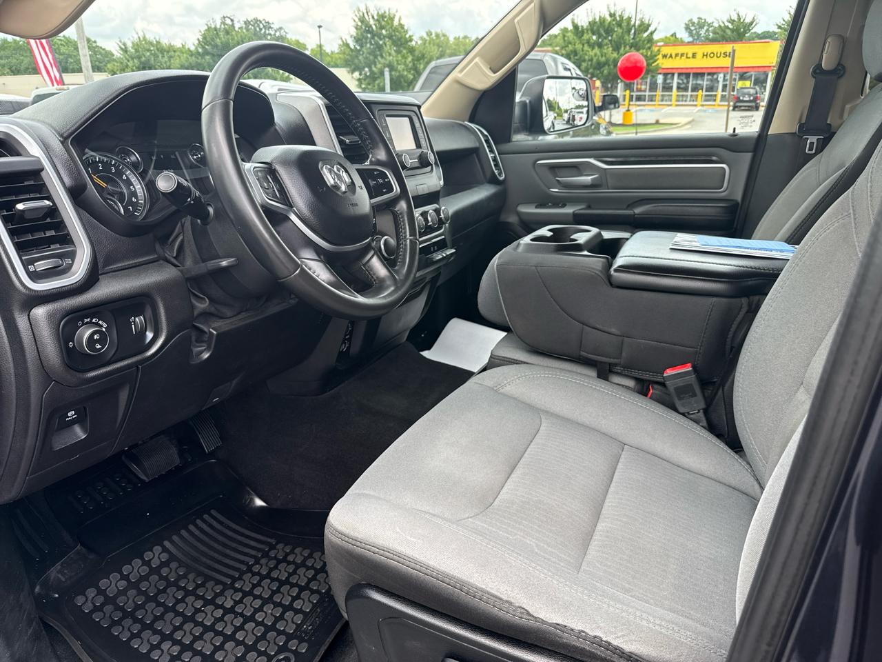 RAM 1500 Big Horn 4x4 Quad Cab 6'4" Box 2020
