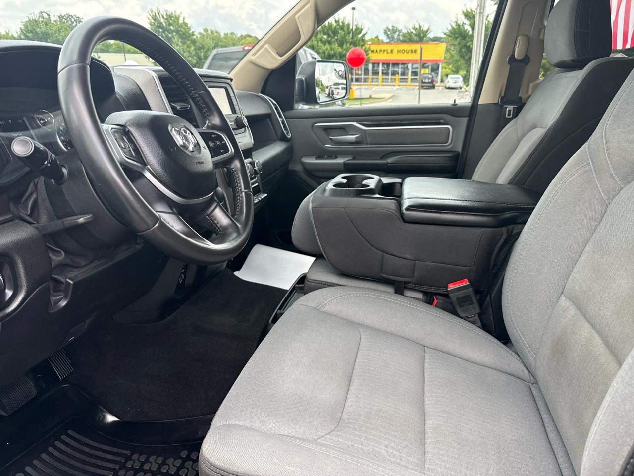 RAM 1500 Big Horn 4x4 Quad Cab 6'4" Box 2020