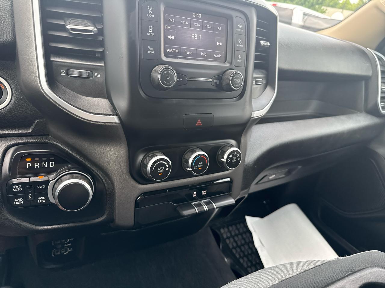 RAM 1500 Big Horn 4x4 Quad Cab 6'4" Box 2020
