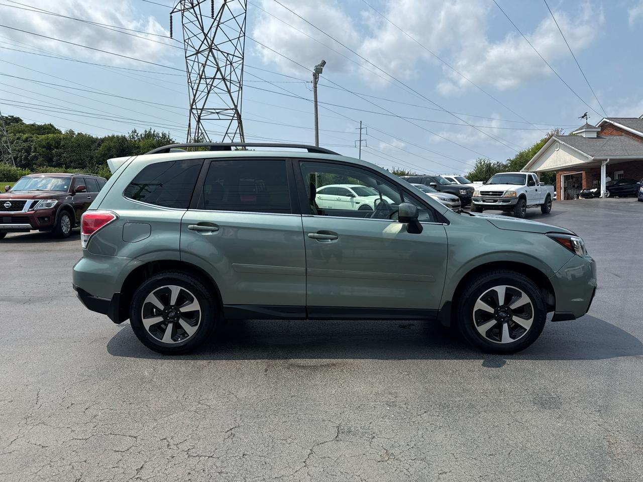 Subaru Forester 2.5i Limited CVT 2017