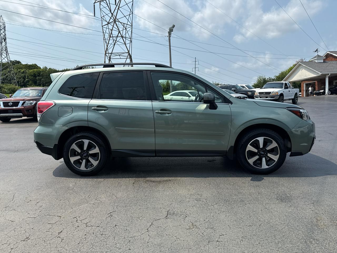 Subaru Forester 2.5i Limited CVT 2017
