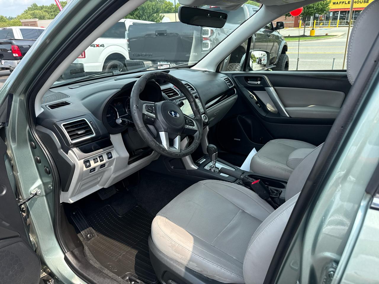 Subaru Forester 2.5i Limited CVT 2017