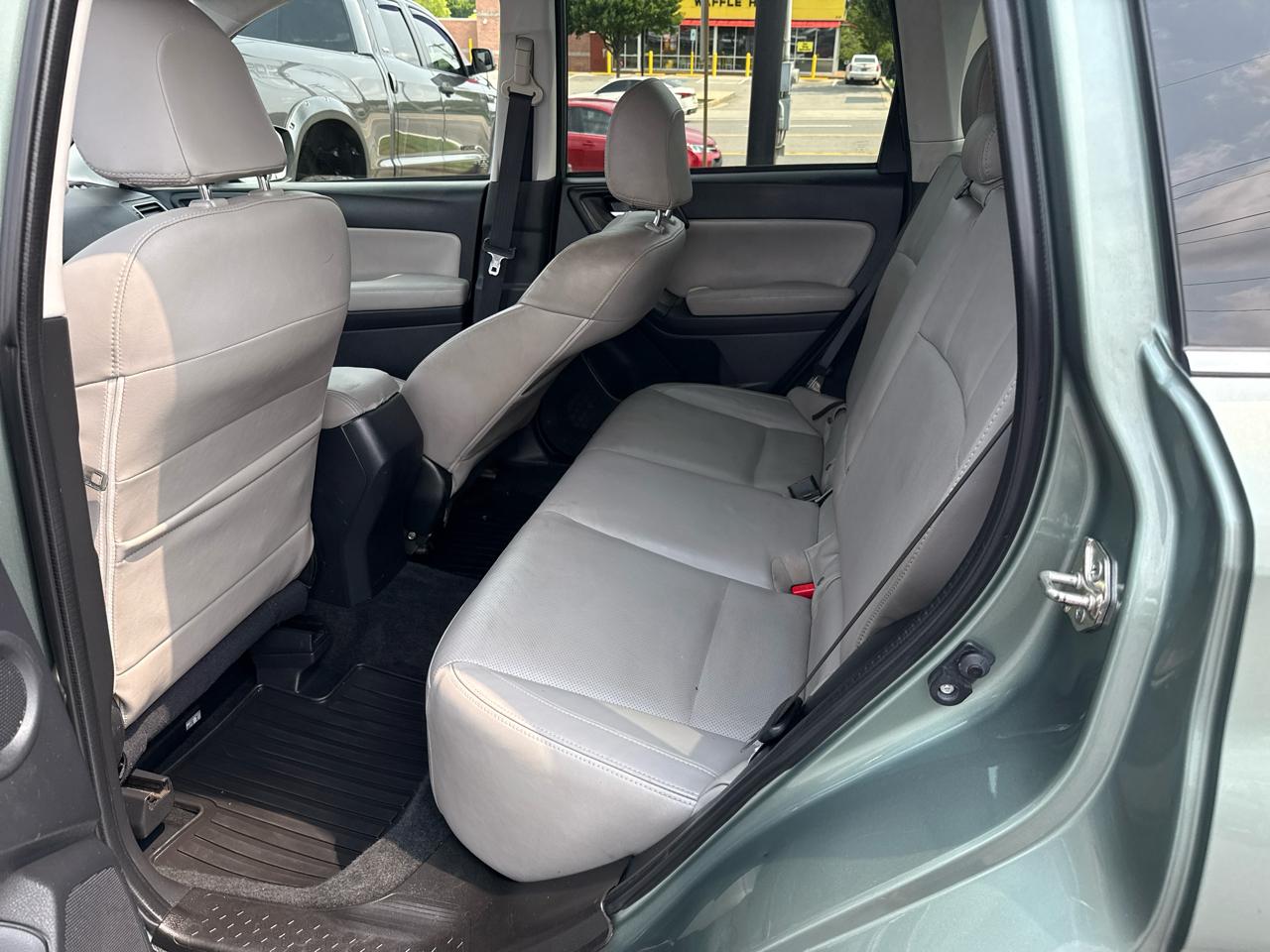 Subaru Forester 2.5i Limited CVT 2017
