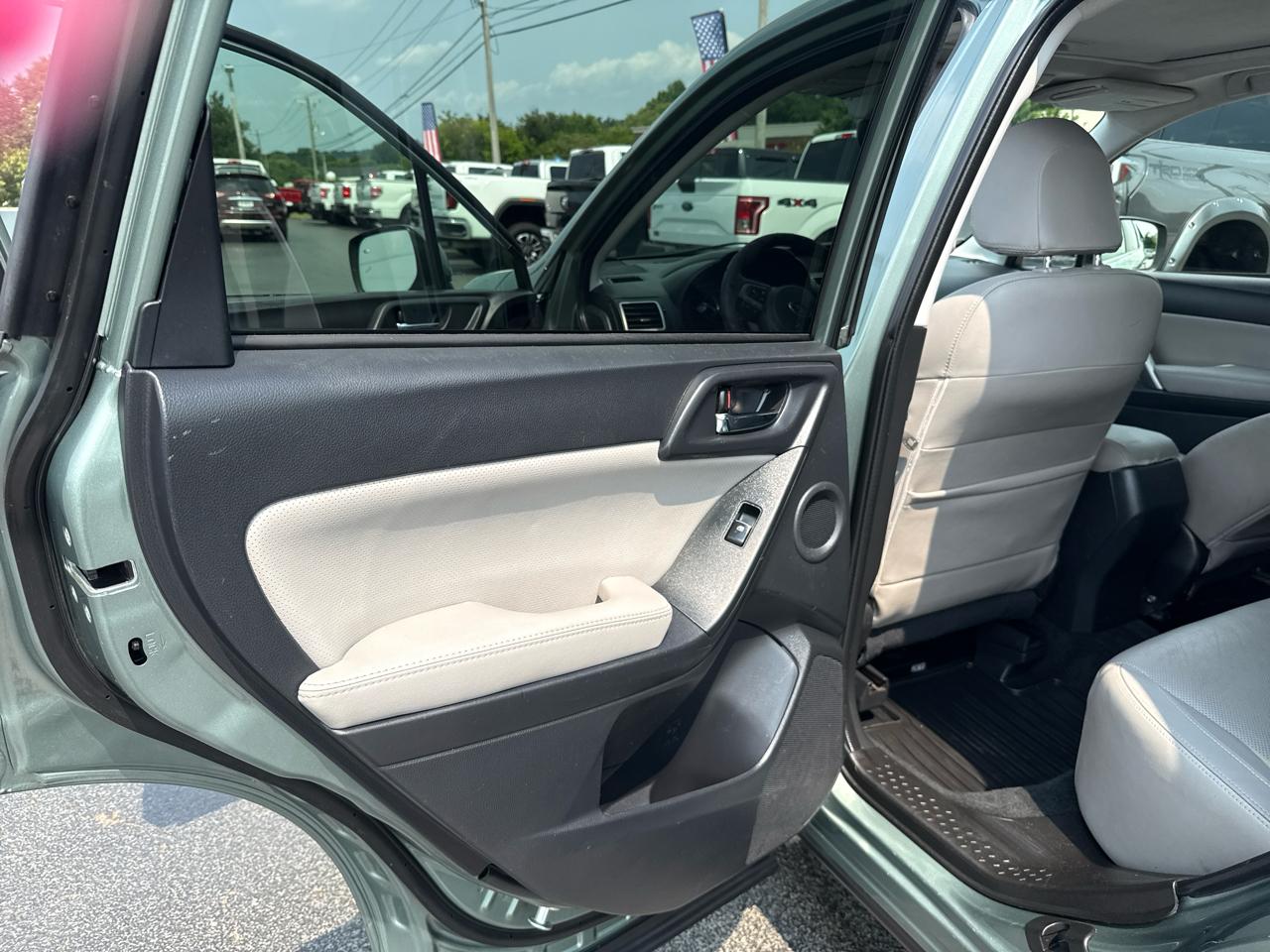 Subaru Forester 2.5i Limited CVT 2017