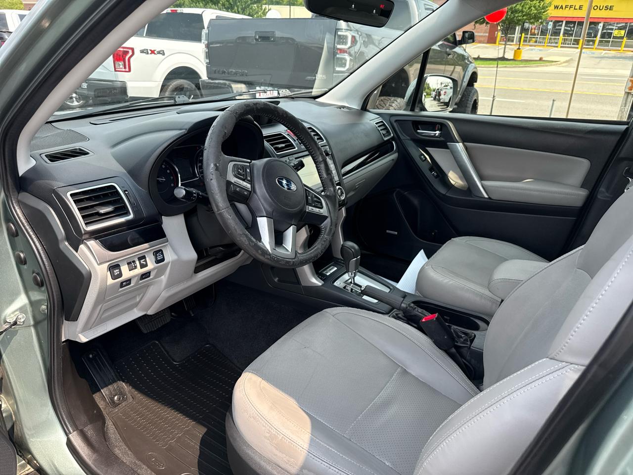 Subaru Forester 2.5i Limited CVT 2017